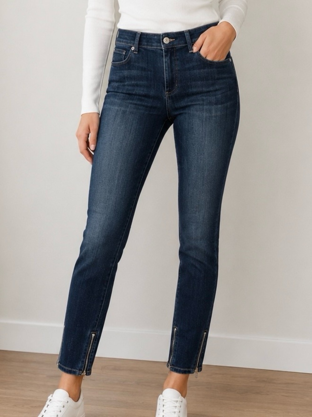 Chico Jeans Size 0.5 (4/6)  Dark Blue Ankle Jeans with Zippers‎